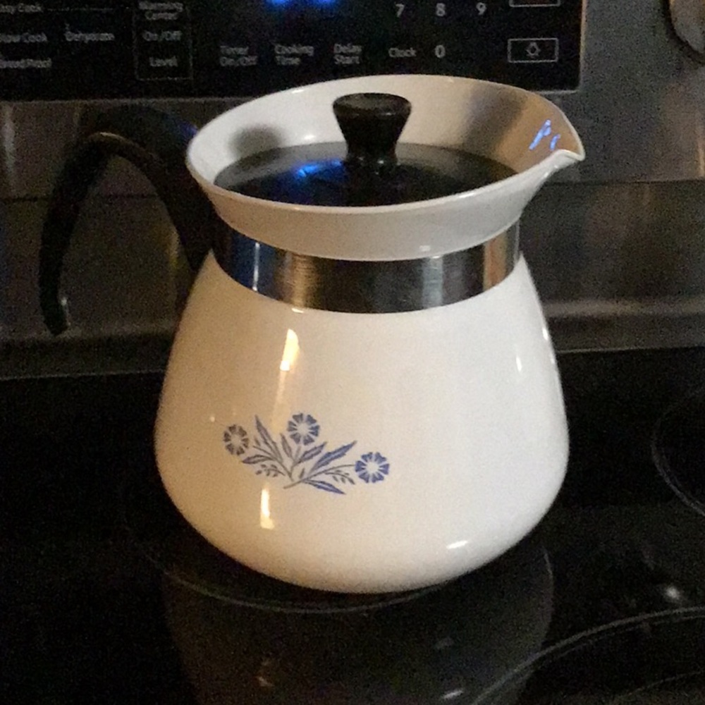 2 qt. Corning ware teapot. Vintage Cornflower pattern.